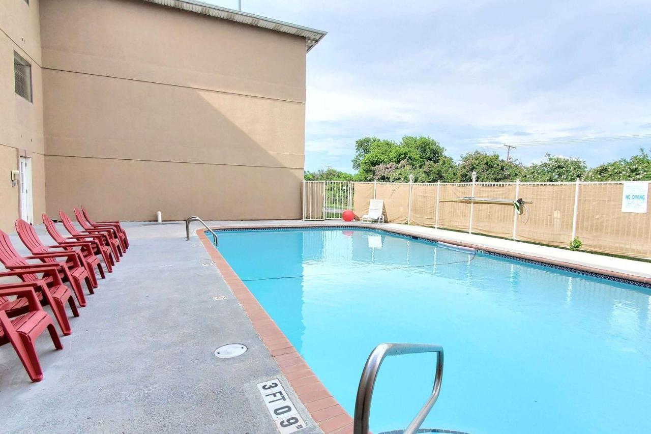 Hotel Super 8 By Wyndham Temple I-35 Exteriér fotografie